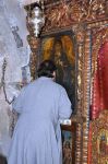 Архиепископ Иоанн у чудотворной иконы Кардиотисса, июль 2013 г.