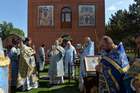 Нажмите для увеличения Празднование в честь иконы Божией Матери «Мати Молебница» в Аскании-Нова