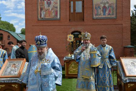 Нажмите для увеличения Празднование в честь иконы Божией Матери «Мати Молебница» в Аскании-Нова