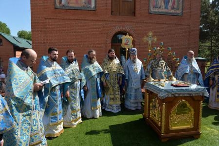 Нажмите для увеличения Празднование в честь иконы Божией Матери «Мати Молебница» в Аскании-Нова