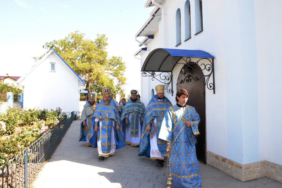 В Благовещенском храме в Приозерном освятили монастырскую пекарню