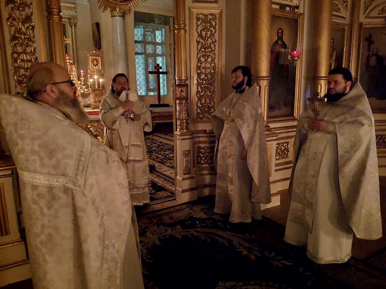 Херсонцев порадовало умилительное клиросное пение в исполнении священников