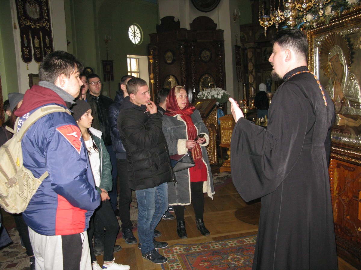 В Херсоне для студентов ПТУ из Белозерки провели экскурсию в Екатерининском соборе
